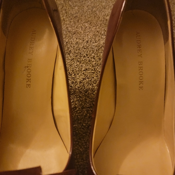 Pre owned Audrey Brooke burgundy Heels size 10 - Picture 6 of 9